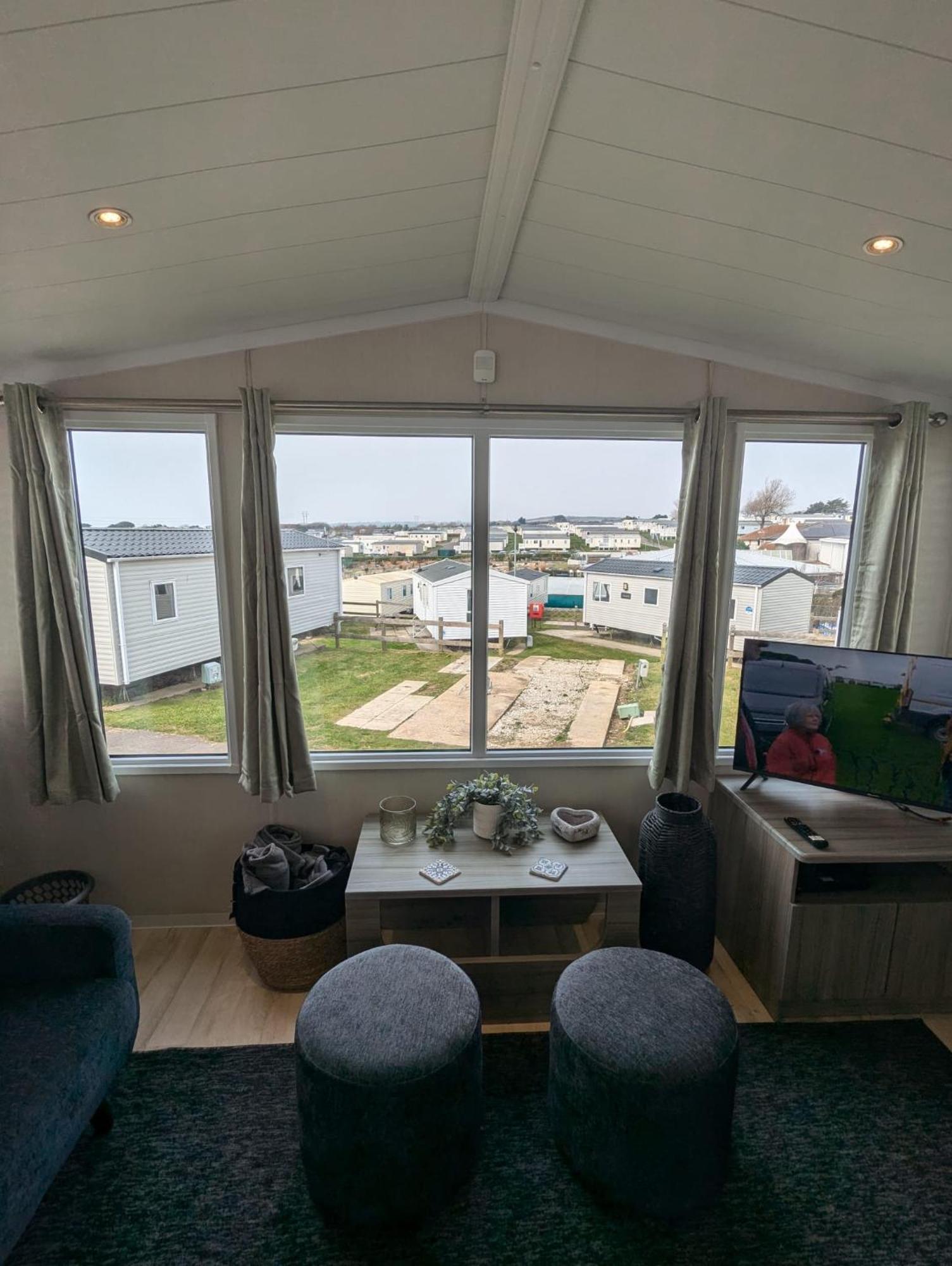 Beautifully Presented Dog Friendly Caravan On Very Popular Littlesea Holiday Haven Park Weymouth Wyke Regis Екстер'єр фото